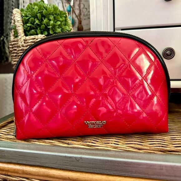 Victoria’s Secret Red Quilted Makeup Cosmetic Travel Bag - Picture 1 of 9